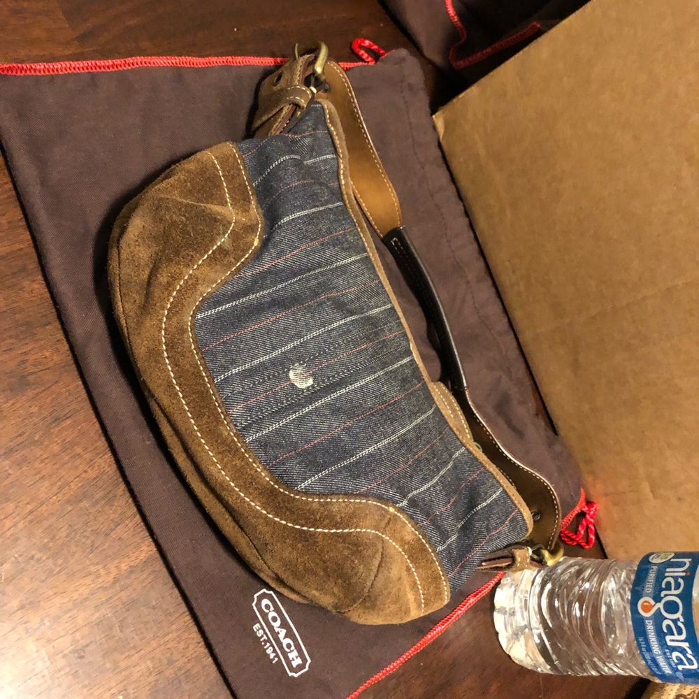 Coach hand purse w dust bag